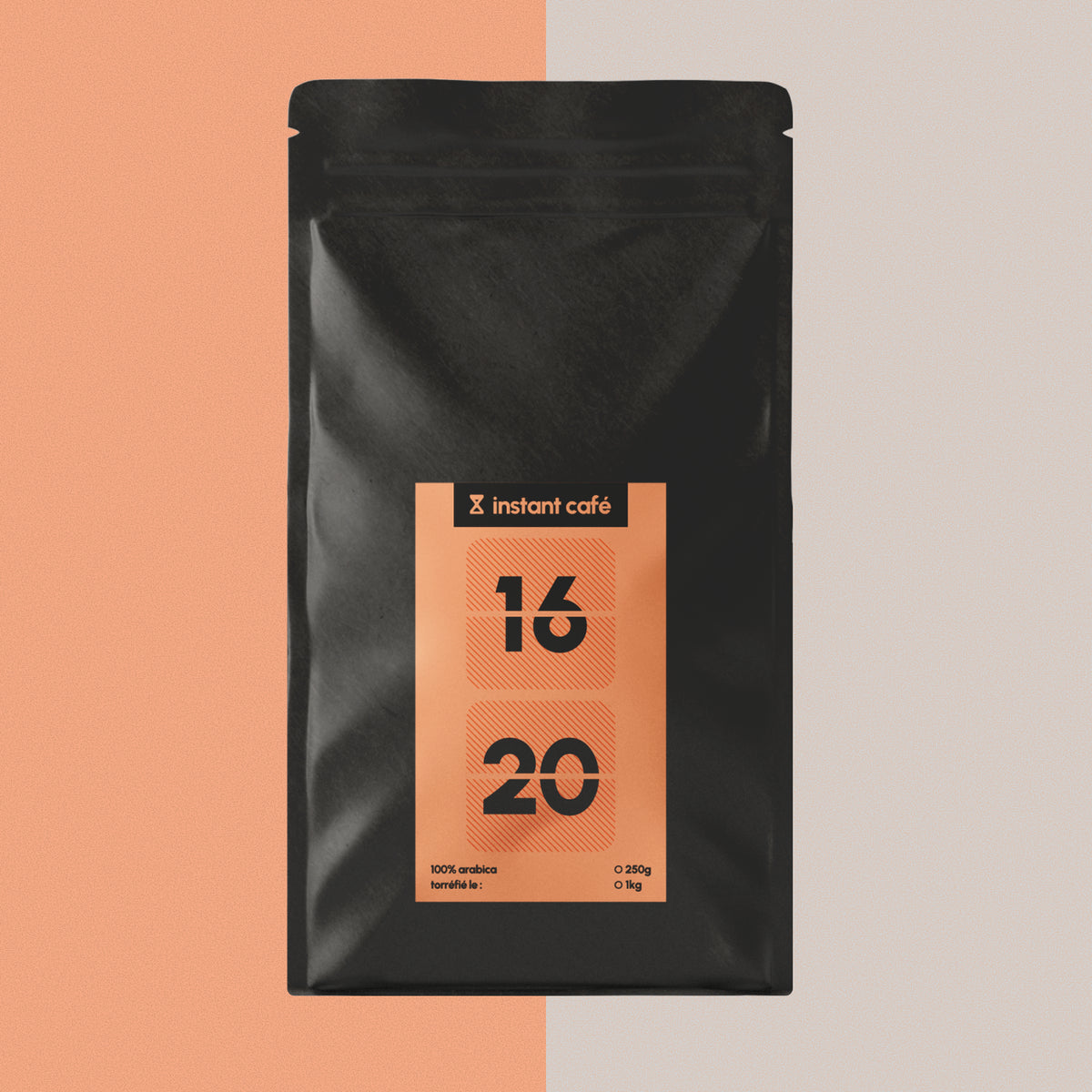 Sachet de café 16H20 en grains aux notes chaleureuses et gourmandes.