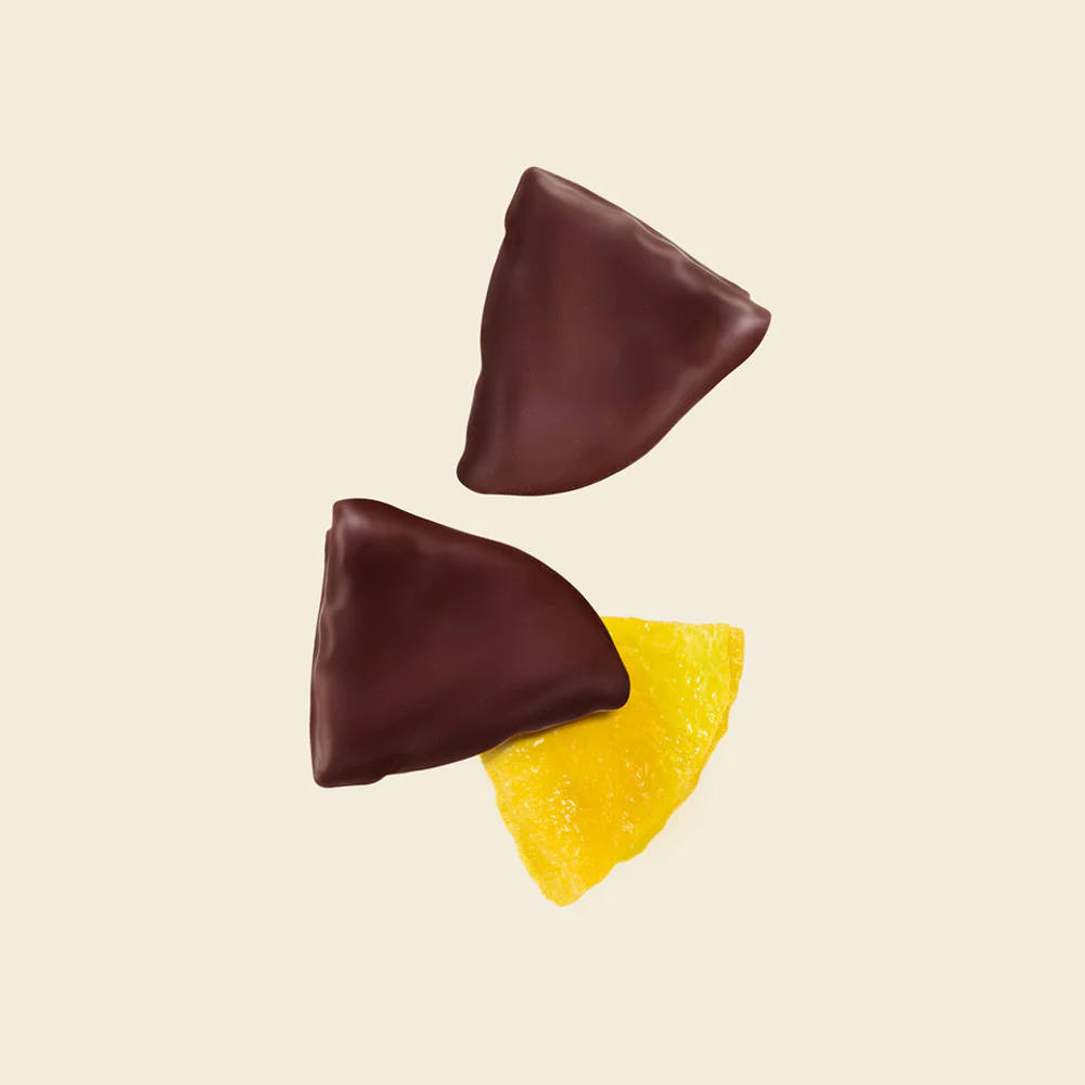Tranchettes de fruit de la passion enrobées de chocolat noir Marou 65% – gourmandise exotique et intense