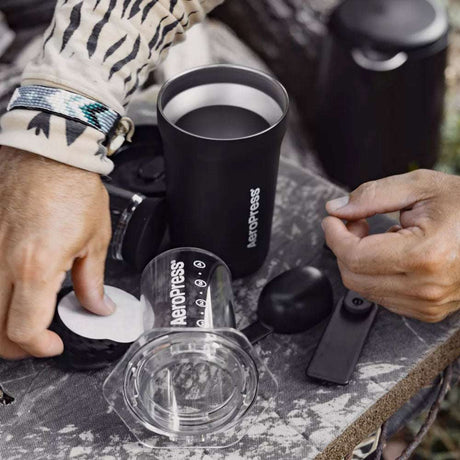 Cafetière Aeropress Go Plus Noir - 1 à 2 Tasses + Filtres et Mug
