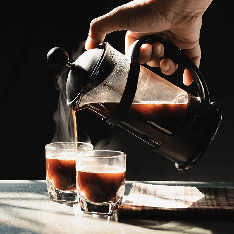 Qu’est-ce qu’une cafetière à piston ? Origine et fonctionnement