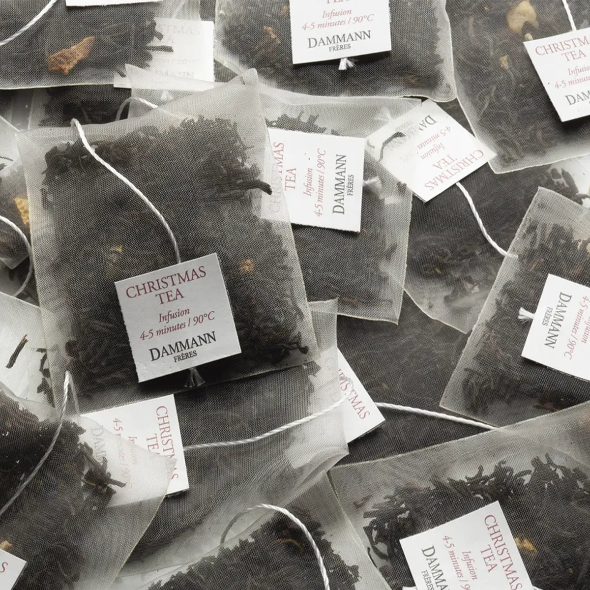 1. Conditionnement du Christmas Tea Dammann Frères en 25 sachets individuels.